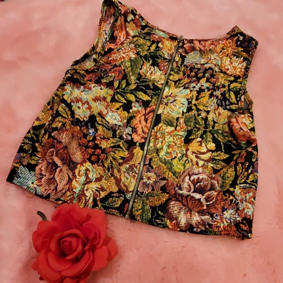 Floral zipper back crop top - Picture 3 of 4